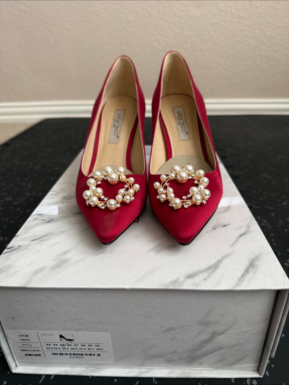 Lucia tacci Red Satin Pearl-Circle Buckle Pointed Pumps size 35 or size 5